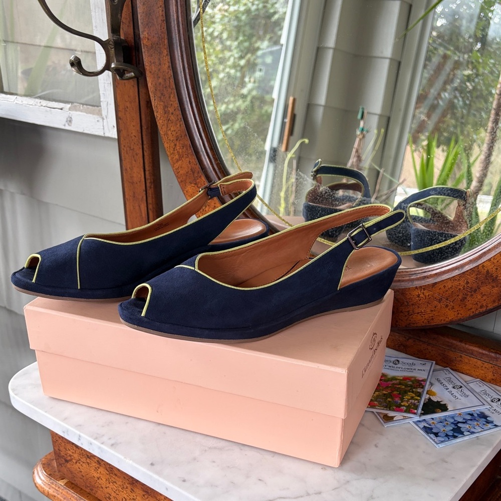L’Amour Des Pineda Elegant Navy Suede Slingback Wedge Sandals - Picture 2 of 12